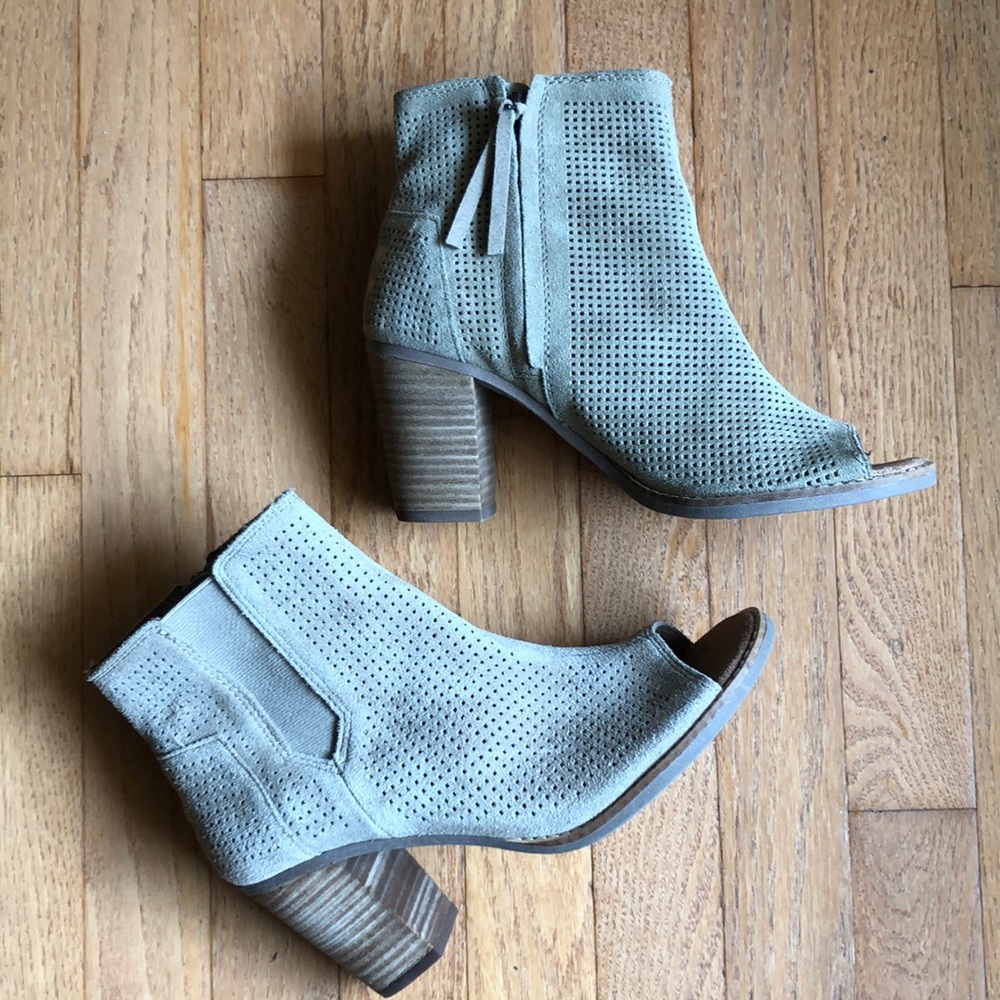 TOMS 8.5 Desert Taupe Diamond Perforated Suede NEW